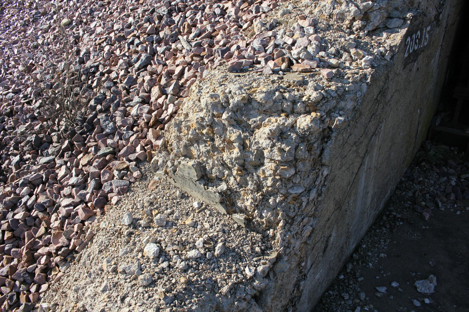 Spalling on abutment